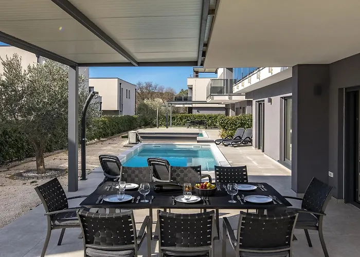 ヴィラ Centinera - Happy プーラ