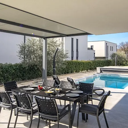 Centinera With Private Pool - Happy Villa Pula