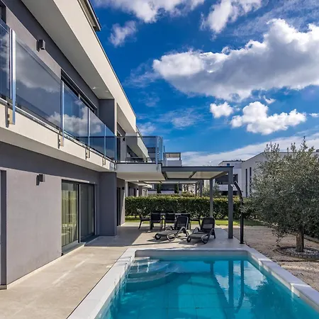 Centinera With Private Pool - Happy Villa *