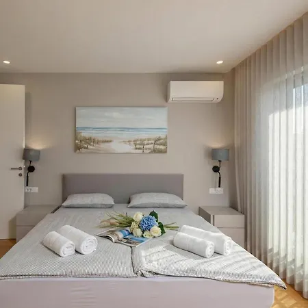 Centinera With Private Pool - Happy Villa Pula