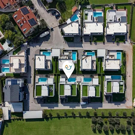 Centinera With Private Pool - Happy Villa